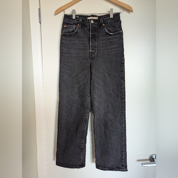 Levi's Ribcage Straight Black Jeans in Excellent Condition - Picture 4 of 10